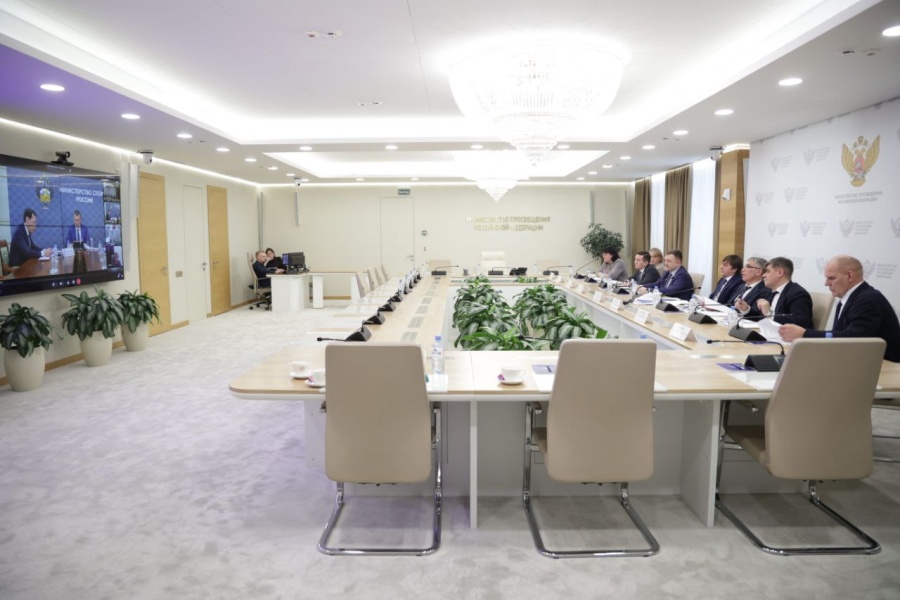 700 учителей физкультуры, олимпийские чемпионы и министры