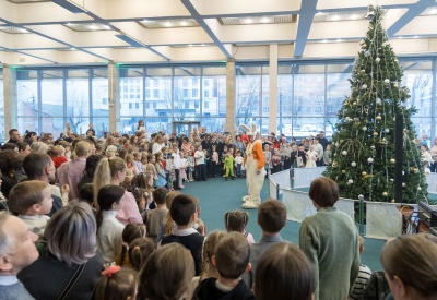 Новогодние подарки детям от Главы региона