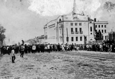 На демонстрации. 8-я годовщина Великой Октябрьской социалистической революции