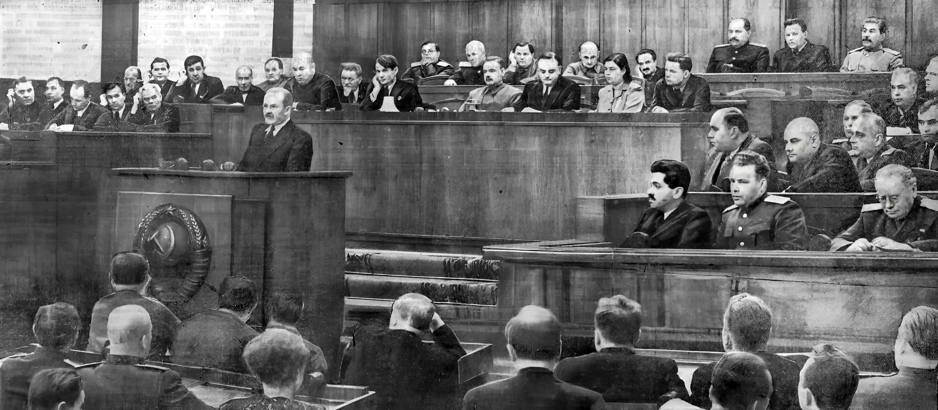 Цифровая реставрация и колоризация фотографии выполнены с помощью ИИ.