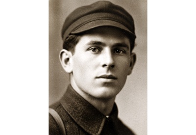 8.500 верст пешком.