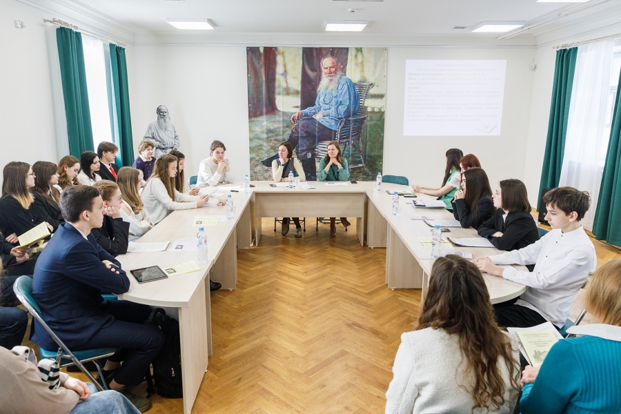 Юные мыслители в Ясной Поляне.