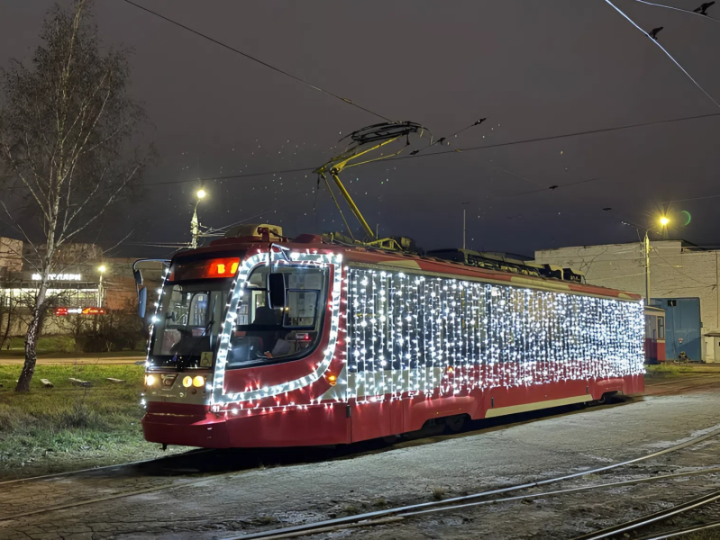 Тульский городской транспорт рядится в праздничные убранства