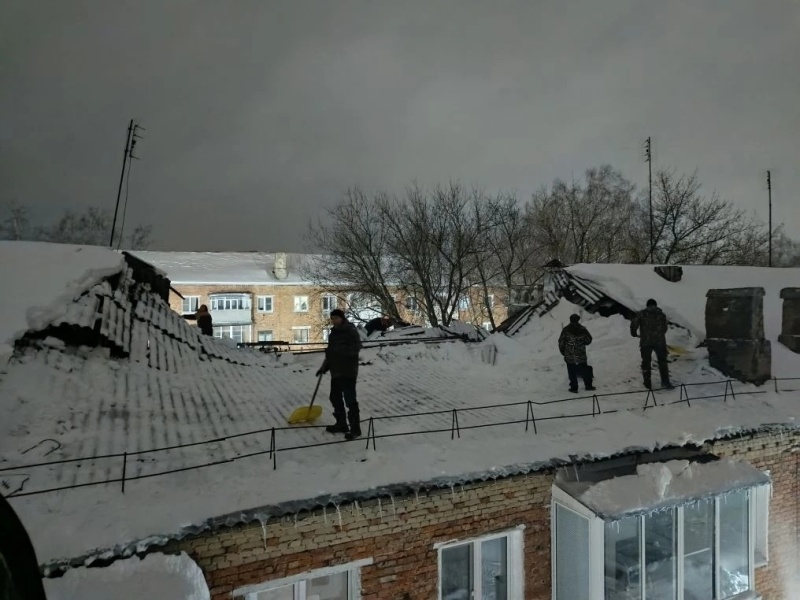 Кровли рухнули под снегом. Возбуждено уголовное дело