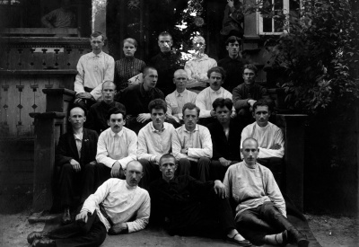 Копытами казацких лошадей революции не задушили.