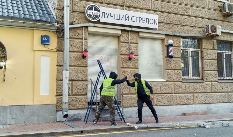 Конец эпохи «Sale» и «Open»: что ждёт российские вывески после запрета англицизмов
