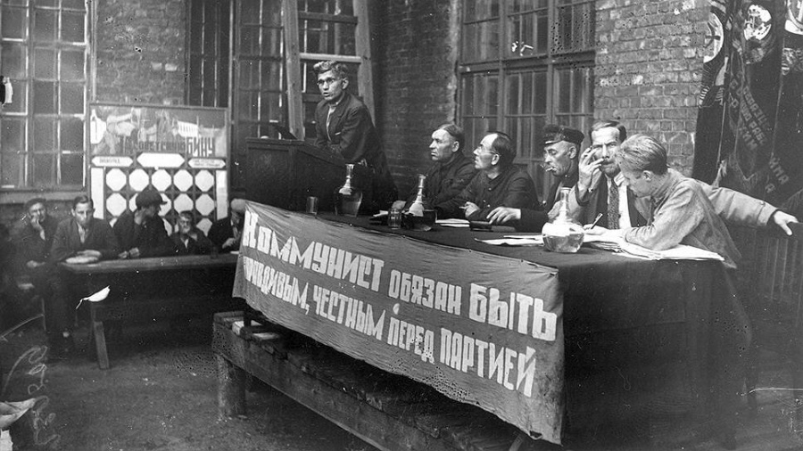 Партийным билетом не злоупотребляйте!