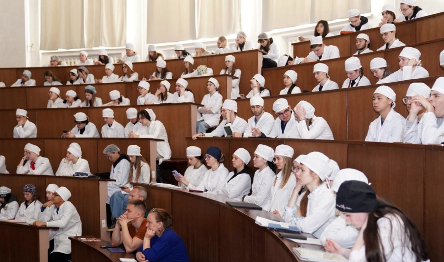 100 тысяч медиков в год — или здравоохранение рухнет, заявила Голикова
