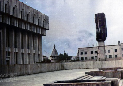Возведение памятника В. И. Ленину у строящегося здания Дома Советов.