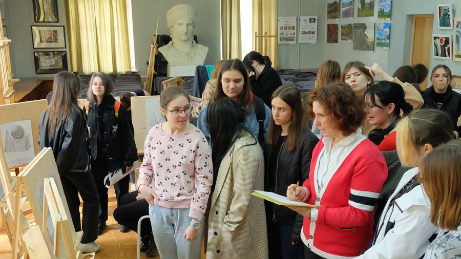 Питание и проживание в интернатах школ искусств станут бесплатными
